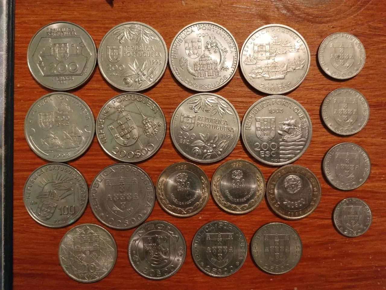 Lote 21 Moedas Comemorativas Antigas Portugal Colecção